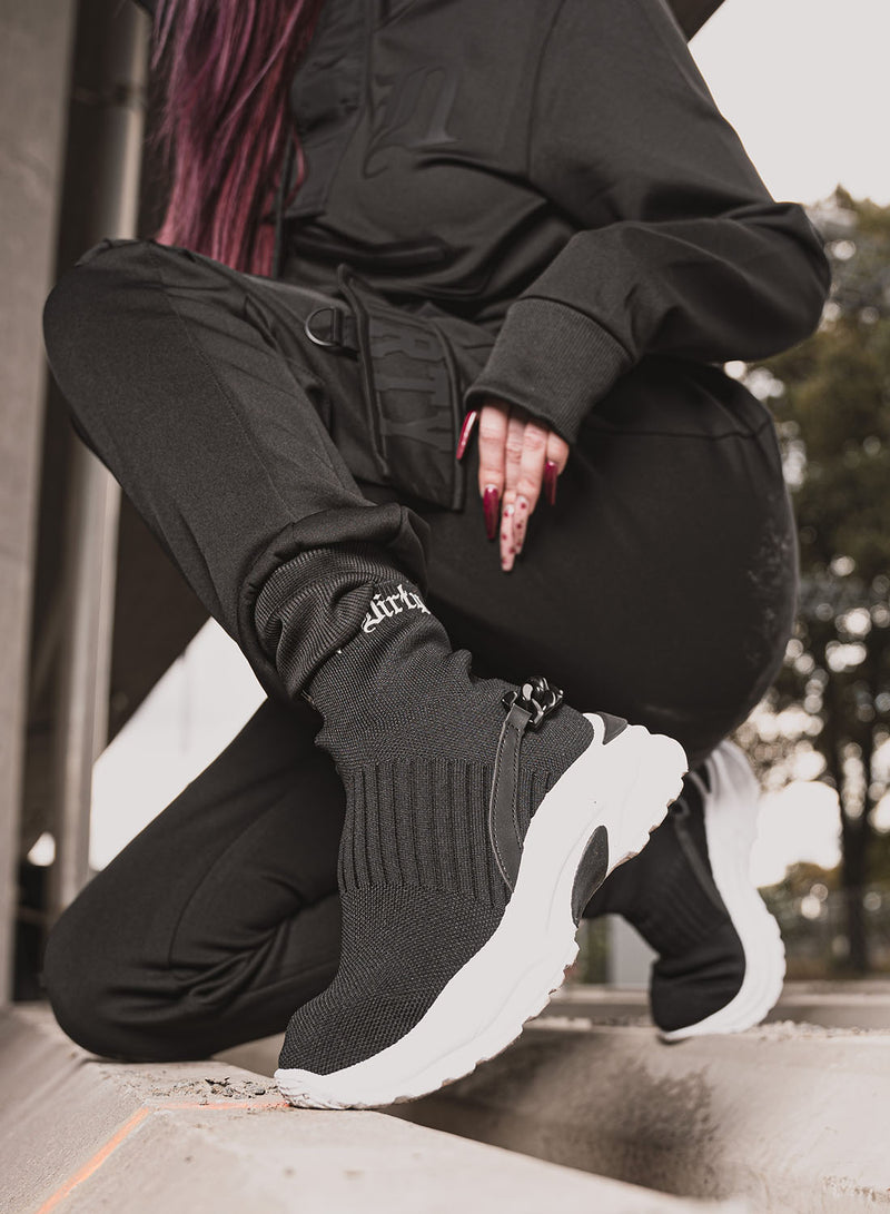Clean Sneakers, Black N White